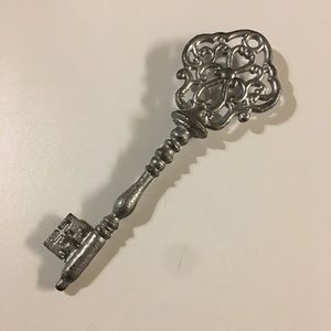 Metal Antique Silver Key Decoration